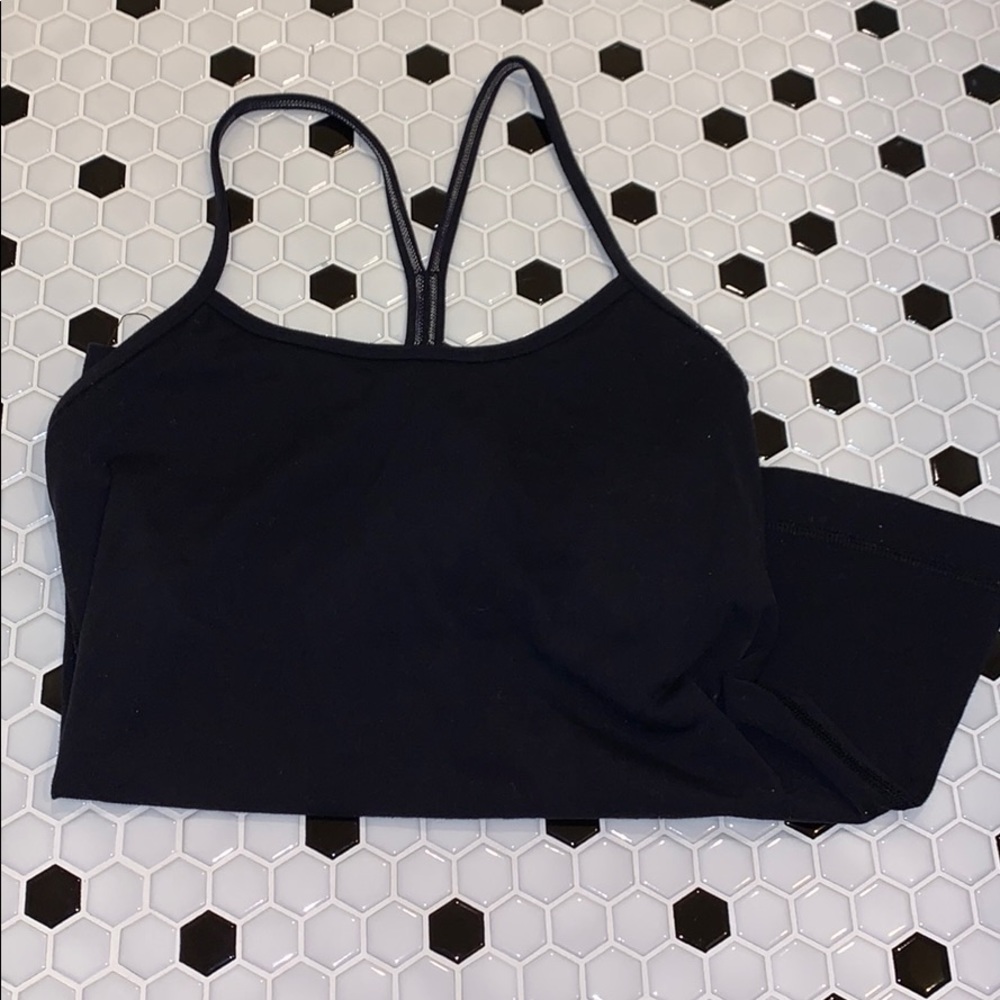 black lululemon tank